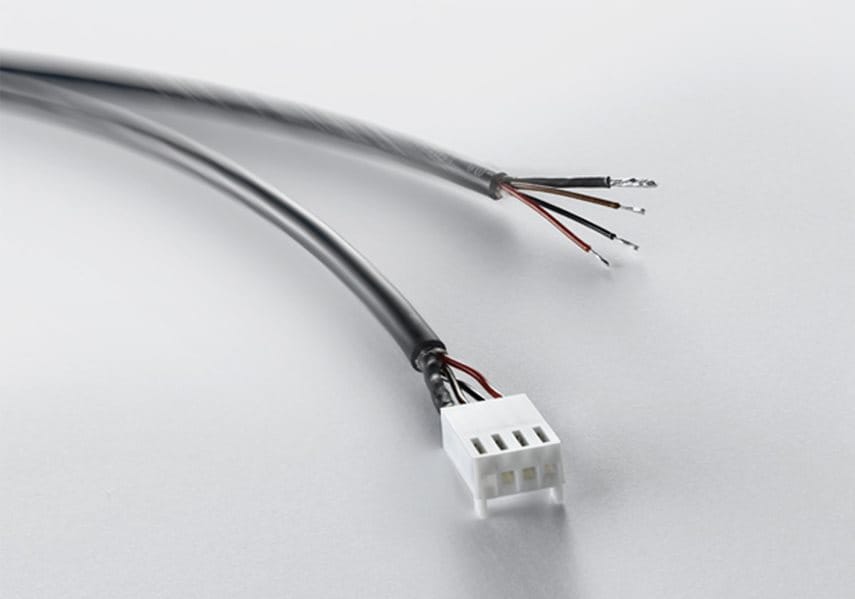 Kabel mit 4-Pin-Stecker